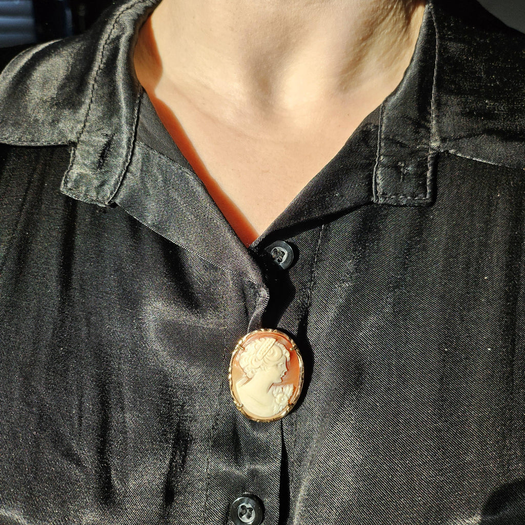 Lady of Elegance | 14kt Gold Victorian Brooch Pendant