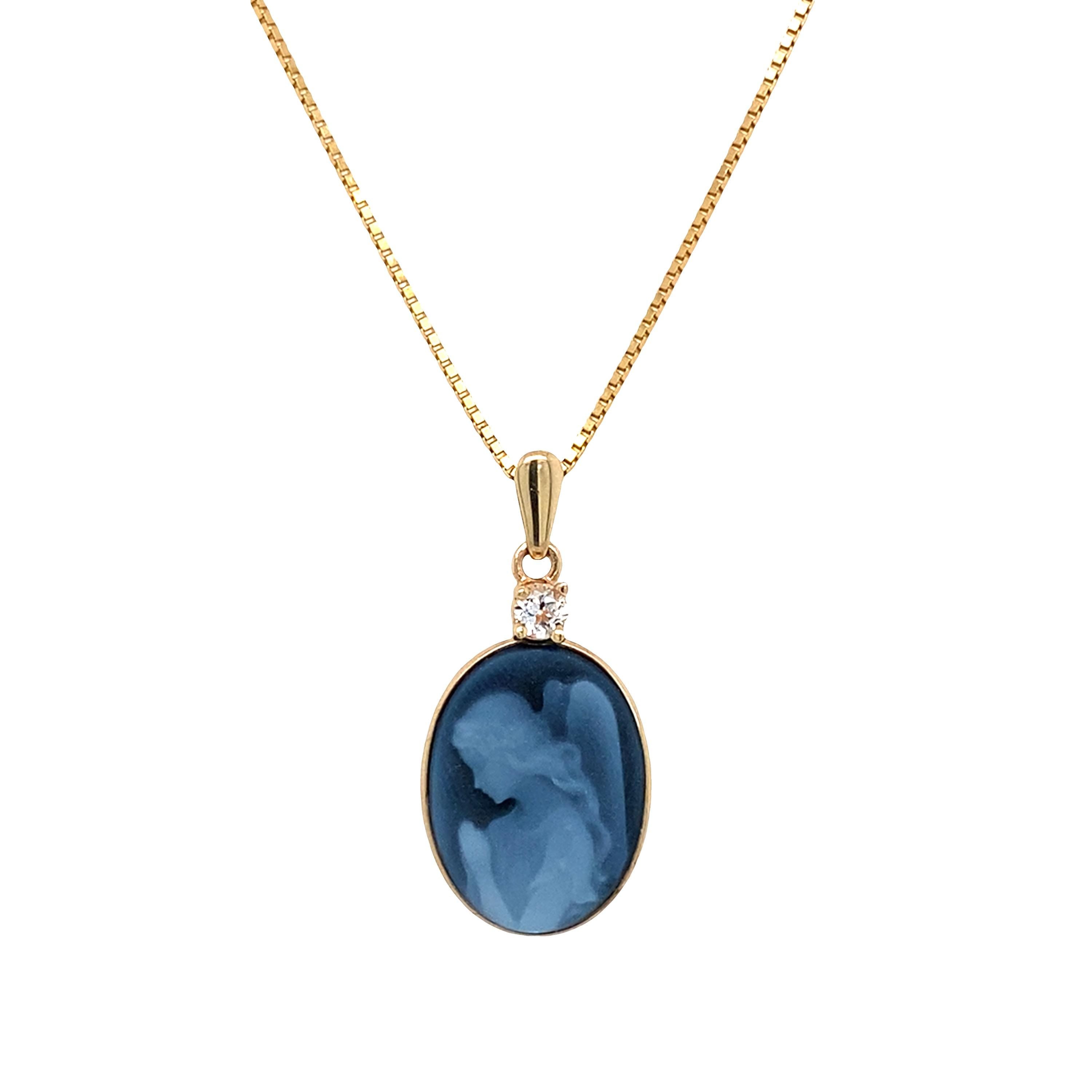 Wings of Love | 10 kt Gold and Birthstone Pendant