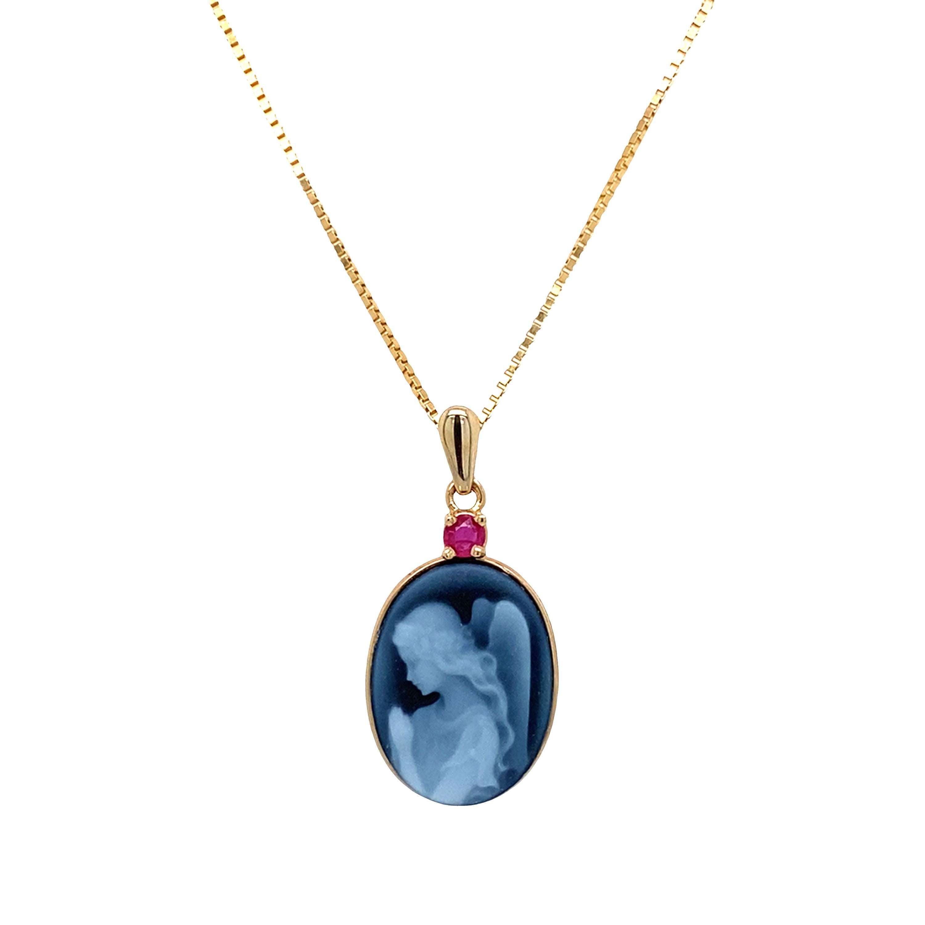 Wings of Love | 10 kt Gold and Birthstone Pendant