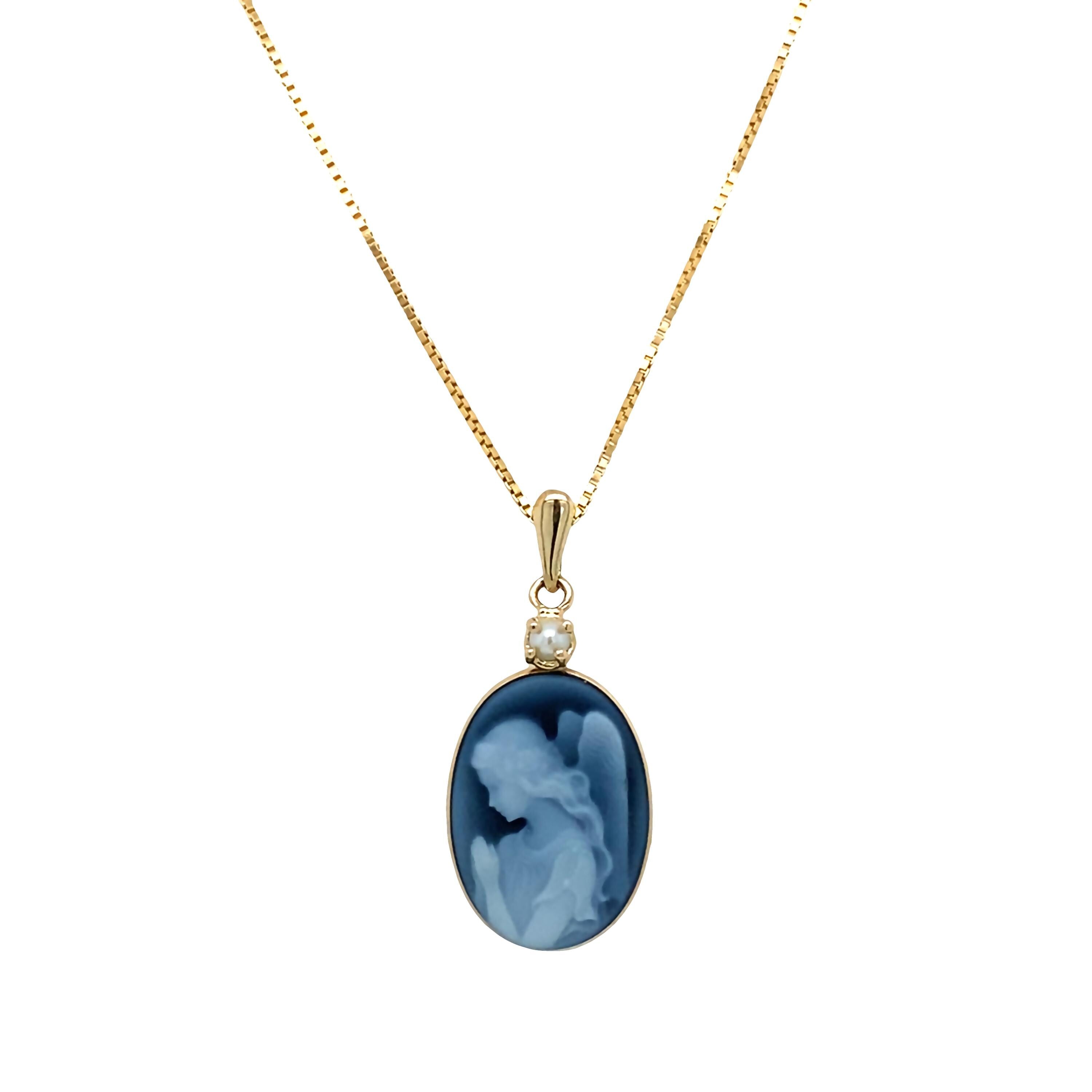 Wings of Love | 10 kt Gold and Birthstone Pendant