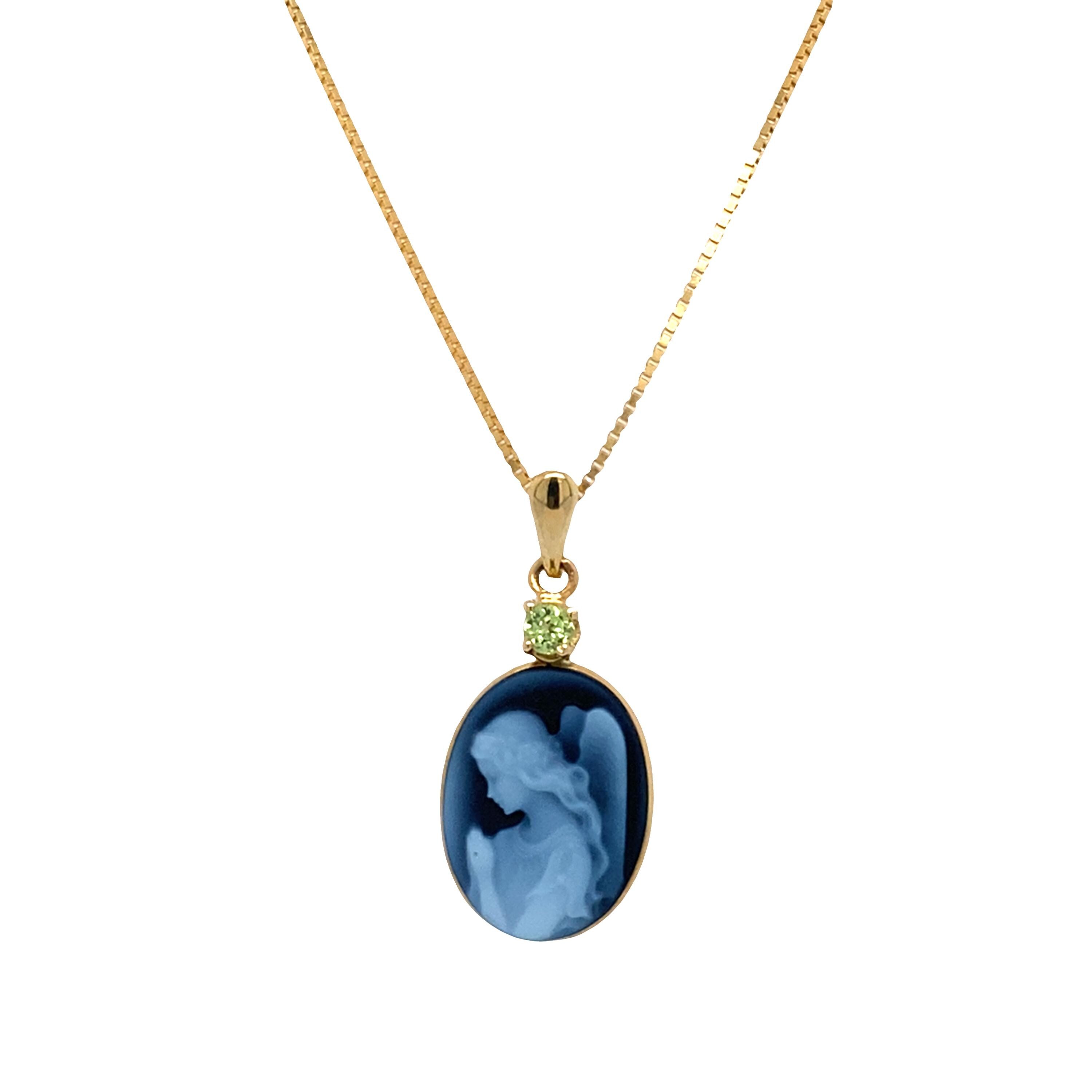 Wings of Love | 10 kt Gold and Birthstone Pendant